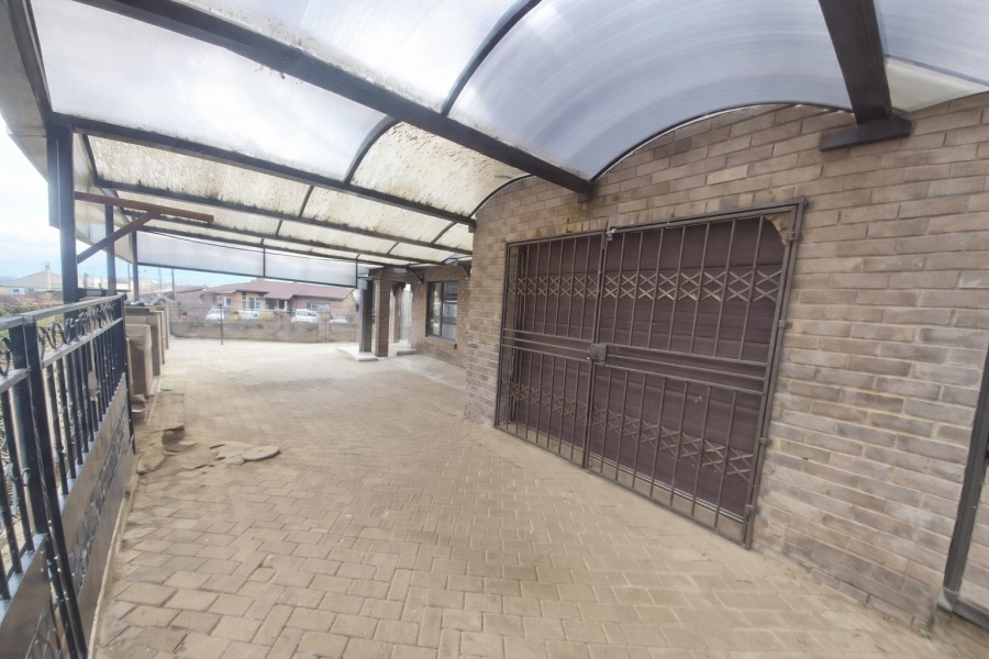 4 Bedroom Property for Sale in Phuthaditjhaba Free State